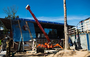 Остекление коттеджа вакуумным захватом