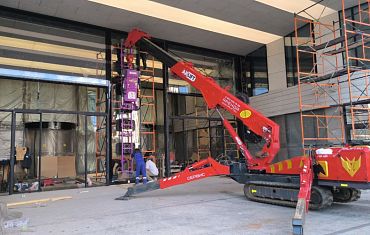 Монтаж крупногабаритного стекла